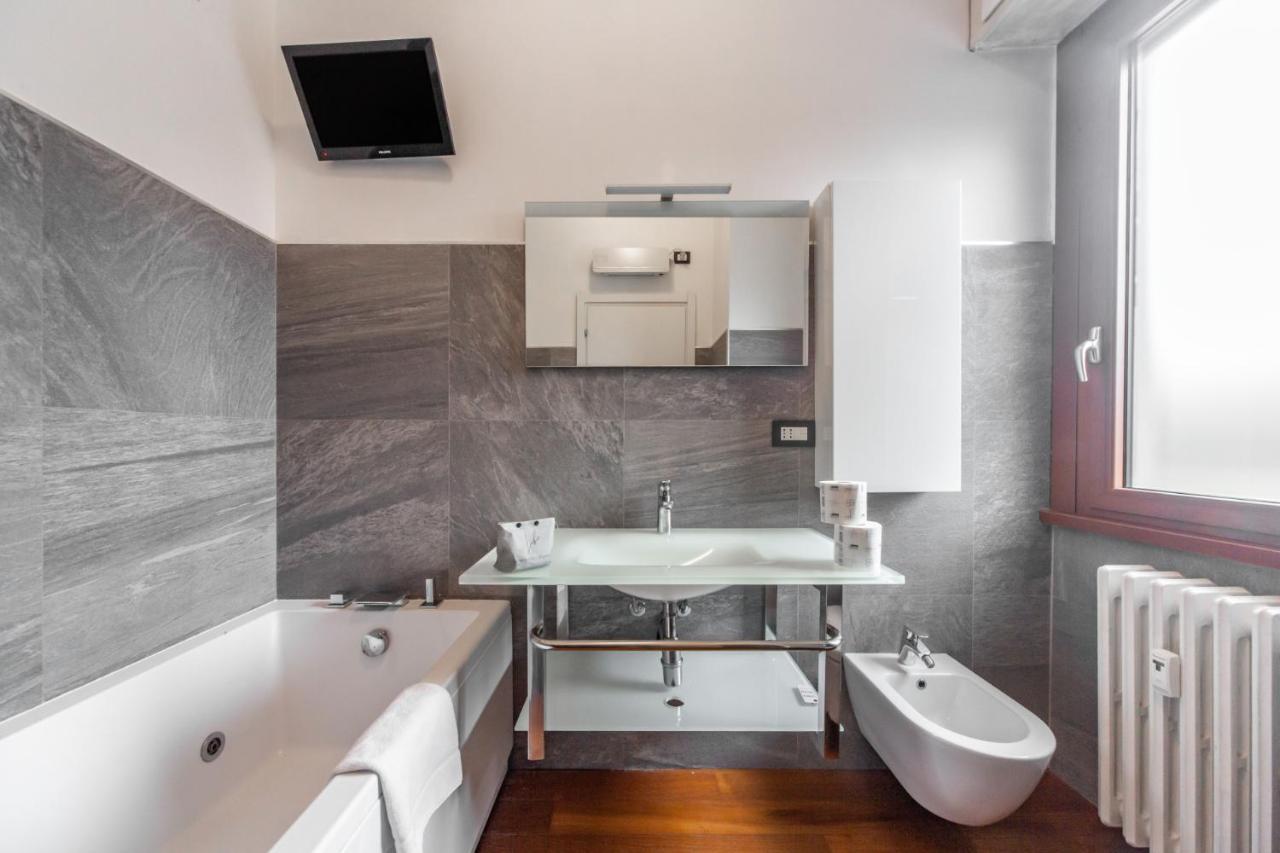 Easylife - Lussuoso Trilocale Con Balcone E Vasca Idromassaggio In Zona Barona Milaan